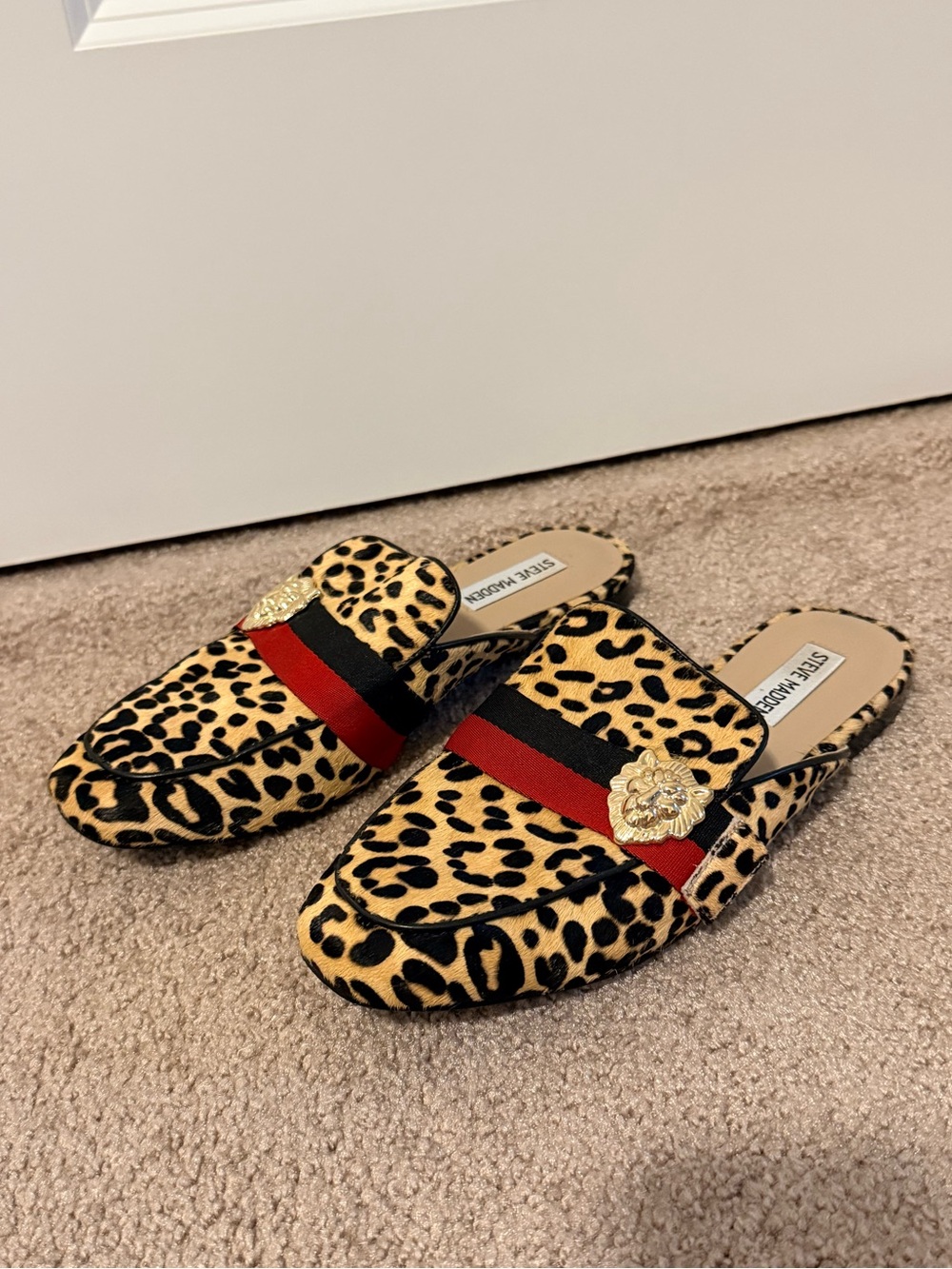 Steve Madden Leopard Cow Hair Mule Loafers Gold Lion Flats Size 9 - Picture 7 of 7